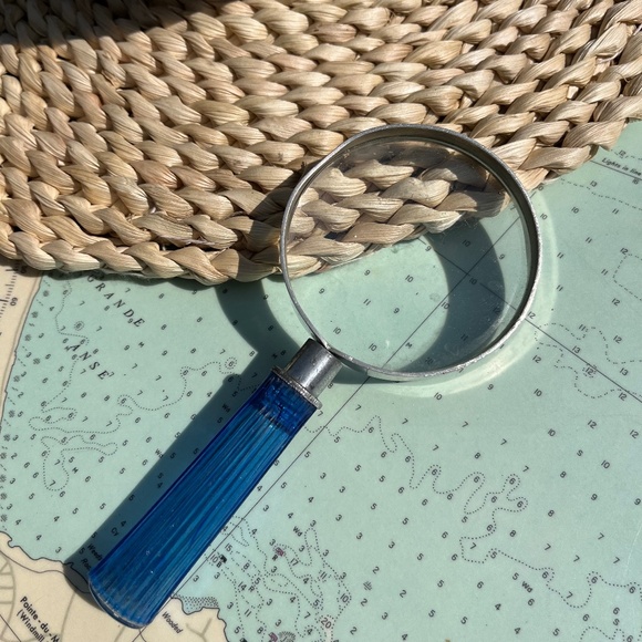 Vintage Magnifying Glass with Blue Acrylic Handle - Picture 1 of 3